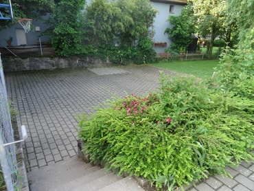 Basketball-und Fußballplatz