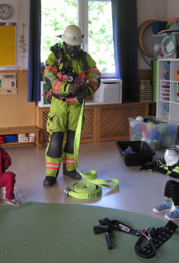 Die Atemschutzausrüstung eines Feuerwehrmannes